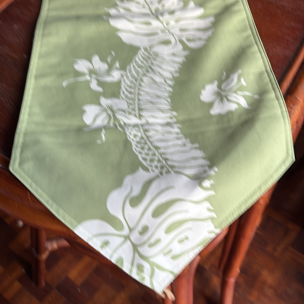 Floral Green Table Runner Monserrat/Lauhala fabric in the other. - Picture 2 of 3